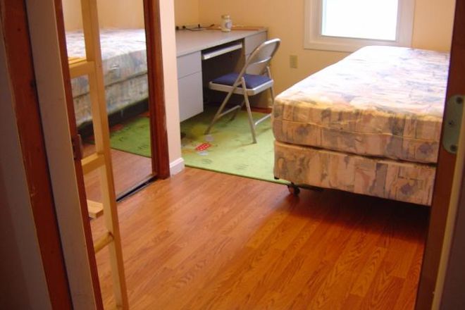 Bedroom - Rooms  For Rent Driveway Parking *CLOSE TO CAMPUS* House