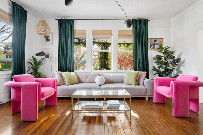 Living room - 4BR/2BA Minutes from MUSC Hampton Park