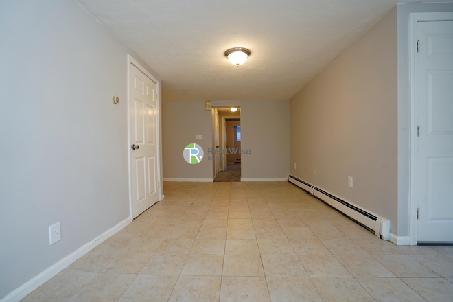 1 - SEPT 2026-Fantastic garden level 3 bed 2 bath! NO FEE! Apartments