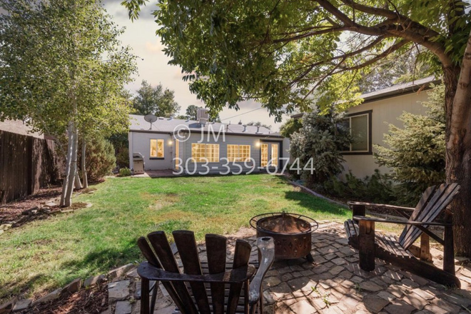 3 backyard patios - Mid-Century Ranch Oasis Near City Park House