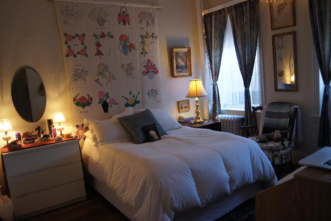 1 - No Broker Fee!! SEPT 2025 – Fantastic Studio & One Bedrooms & 1 Split!! Student OK