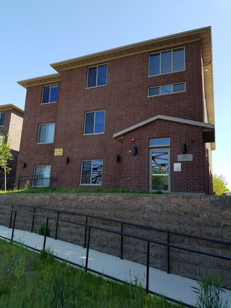 University of Iowa | Off Campus Housing Search | Newton Road Apartments