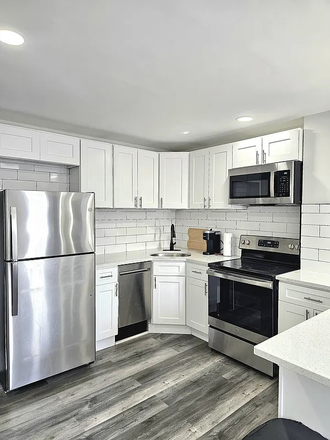 Kitchen - 1 Bedroom in East Village 5Bed 2.5Bath