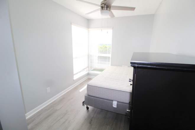 bedroom - Hunters Ridge - 4 bed - 2 bath condo - now preleasing for the 2026-2027 school year!