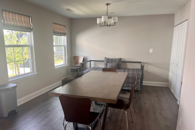 Dining Room - Bedroom w/en-suite bathroom in modern shared house close to UMD campus