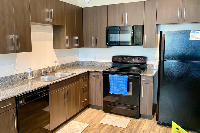 Kitchen - Holleman Crossing (College Station) Apartments