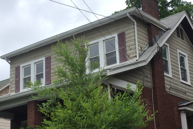 driveway view - Charming Home on a Quiet Cul-De-Sac, Viewing Appts 5/20-5/27