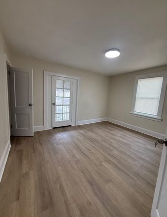 Upstairs bedroom with balcony - Renovated 5 Bedroom 2.5bath House