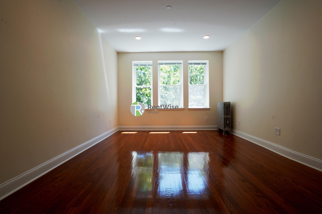 1 - Gorgeous Brighton 2 Bedroom apartment | Easy MBTA | Sunny & Spacious | H/HW Incl | No Broker Fee!!