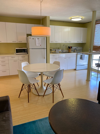 Dining area / Kitchen - The Kuahine on Seaview Ave. Walking distance to UH Manoa campus. 1 Bedroom/1 Bath /1 Parking Condo