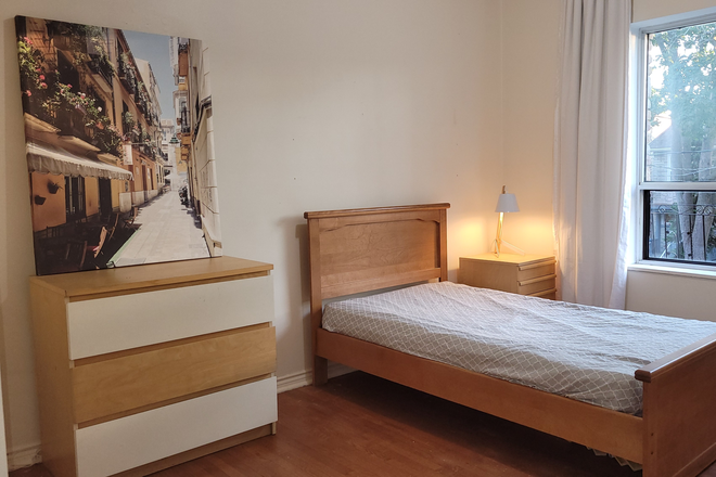 Ex. Bedroom - (Bloor & Christie) (Grace St & Harbord St or College St) House