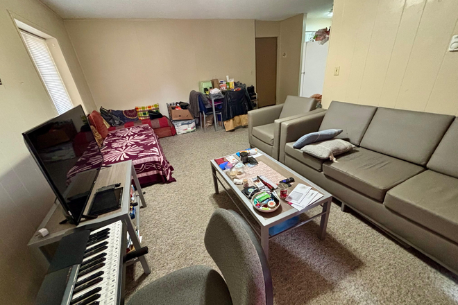 living room - Crestview North Apartments