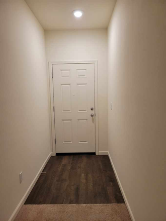 Entry - 5 Bedroom, 3 Bath House Near UC and Easy Walk to UC Bus. ONE BEDROOM AVAILABLE June 3rd, 2026.