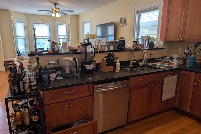 . - AMAZING TWO-LEVEL 4bed/2.5 bath - Avail NOW!! Apartments