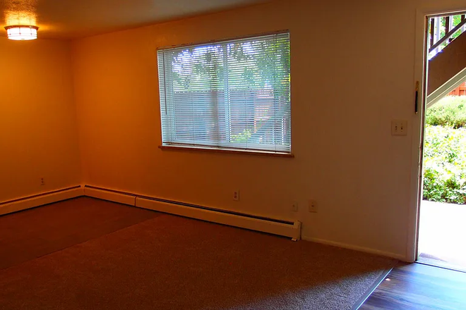 Living Room - Cute 2bd, 1ba in Boulder! Triplex