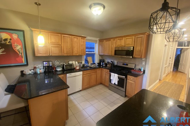 Kitchen - Top-Floor 6-Bedroom Duplex on Sachem!! Rare-to-Market!! Apartments