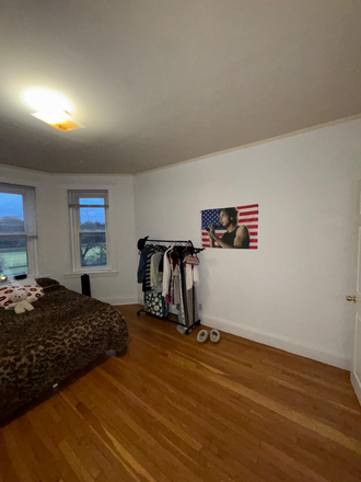 bedroom - Pleasant view, 15 minute walk to campus, furnished room. Apartments