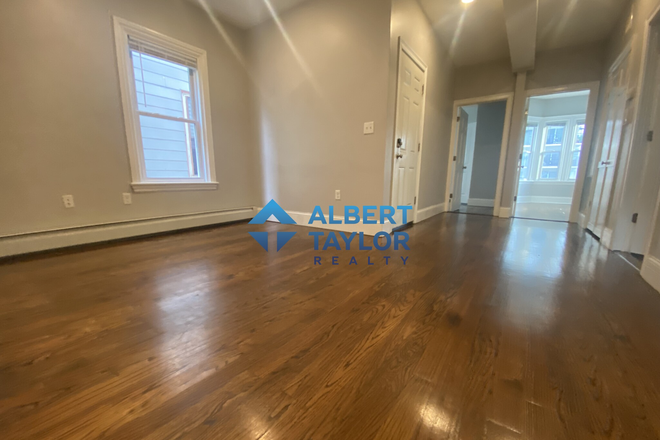 Living Area - LAUNDRY IN-UNIT - 3BED/1BATH - Steps to the GREEN LINE!! Apartments