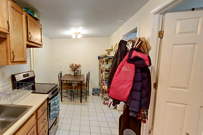 Call NOW for showings! 617-236-8600 - FREEMAN ST - *NO FEE* GREAT DEAL IN BROOKLINE! 4BR *AVAIL NOW* W/ 2 BATH, LNDRY IN BLDNG, RNTL PRKNG Apartments