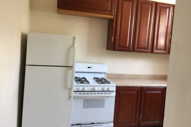 Kitchen - Duplex near Tulane/Loyola, 2 seperate bedrooms, storage for bikes etc.