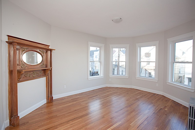 . - **NO BROKERS FEE!!** Renovated 4 Bed / 1 Bath available 9/1/26!! Apartments