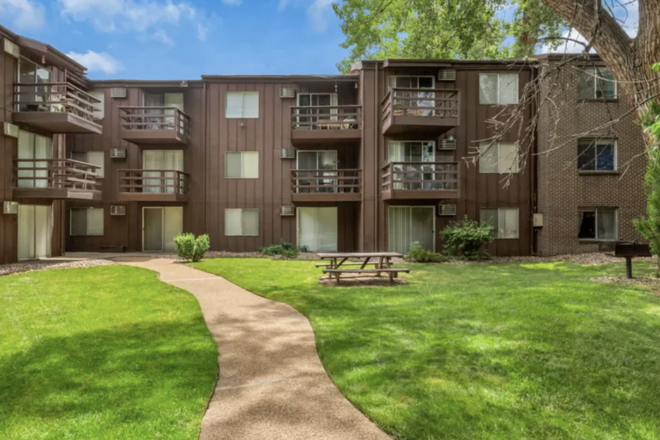 Outside view - Lease takeover -- Apartment close to grocery stores and campus