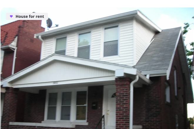 House outside - Large Houe for Rent at corner of Pershing Ave and Des Pres walking distance from Campus