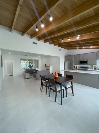 Living Space - Spacious 3 Bed, 2 Bath in Coral Gables Townhome