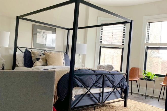 x - Fully Renovated 4 Bed | Central A/C | Private Deck | 9/1 Apartments