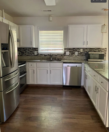 Kitchen - 3 Bedroom 2.25 Bath in Quiet Neighborhood House