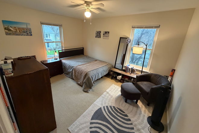 Bedroom - Sublease available - Private room!