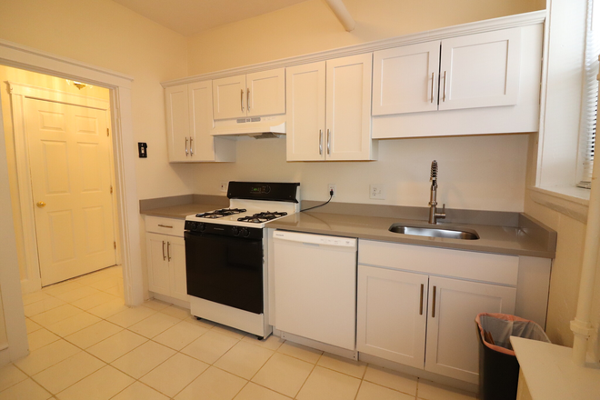 kitchen - Spacious garden level 2 bed for 6/1