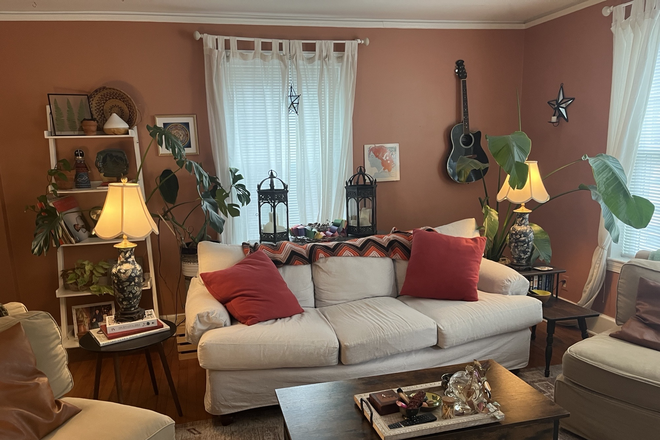 living room - Sublease with option to renew in Avondale House