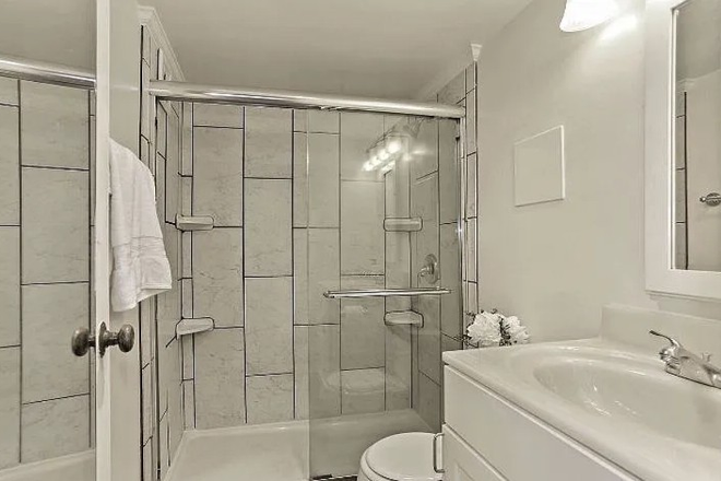 Bathroom - Letterman House