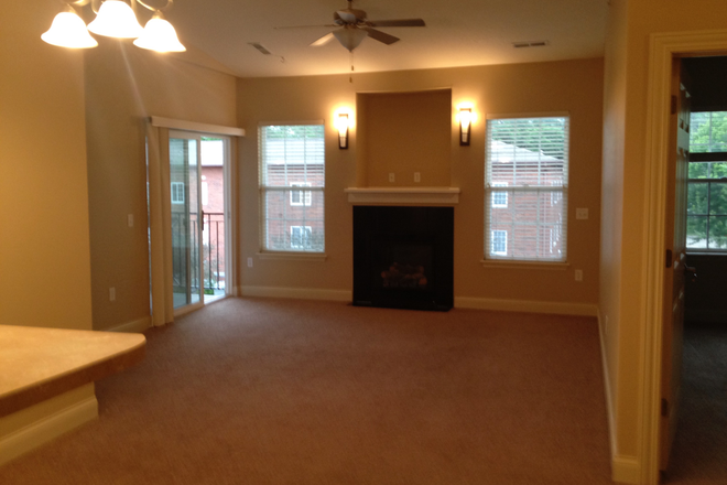 Great room with fireplace , vaulted ceilings and patio - WALK TO UIHC, DENT, LAW, MED:  627 GRANDVIEW CT Condo