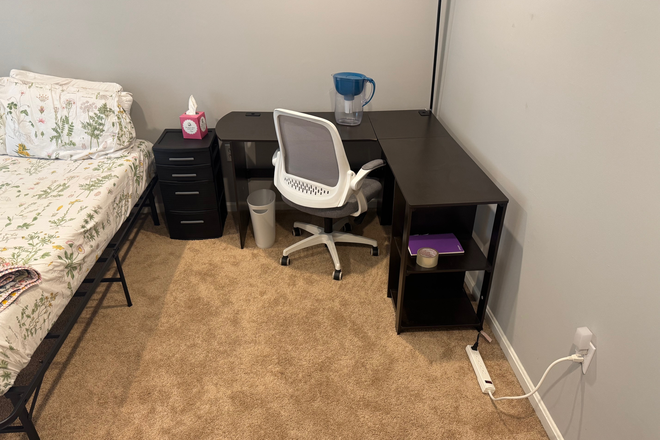 Available room - 1 Room in House All Utilities Included in Price - 10 min Walk to UMD Campus