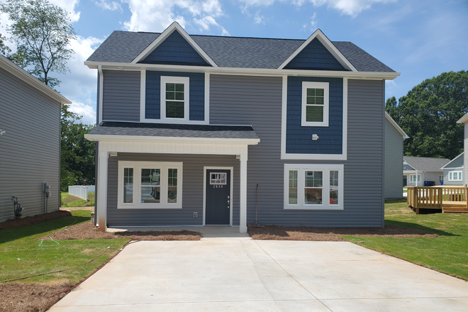 Outside street view - Charlton Farms Luxury Student Homes