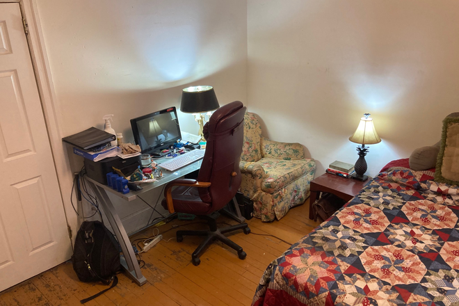 Front Bedroom Desk and Chair, Hard Wired Internet - 209 Park Terrace, Villanova 3 miles, SJU 3.8 miles, Drexel 7.1 miles, Thomas Jefferson, 7.3 miles House