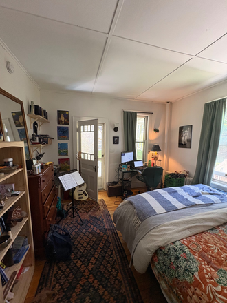 Bedroom - 1 br available in downtown Northampton apartment near Smith