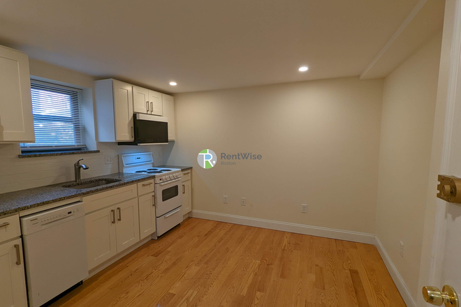 1 - SEPT 2026-Sweet basement Allston Studio, HW inc. No Broker Fee! Apartments