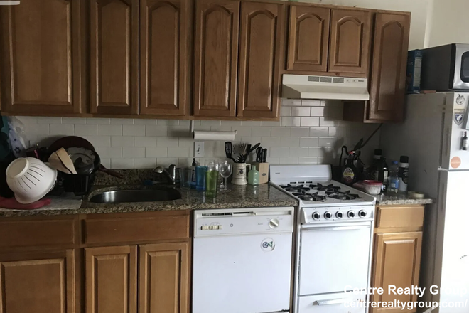 . - No Brokers FEE - 3 Beds - Brownstone 9/1/26!