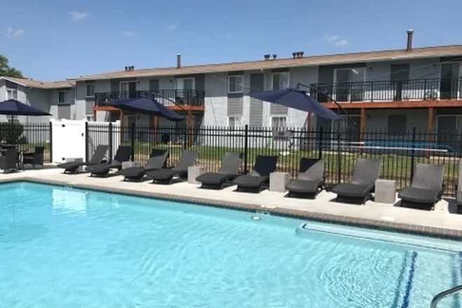 Pool - University Crossing Apartments