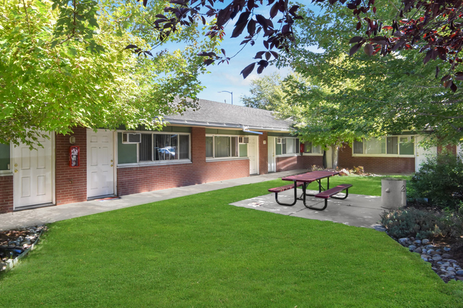 Beautiful courtyard! - 1BR Apartment Steps from CU Boulder with Flatirons View! Nov–Feb Start through July 2026