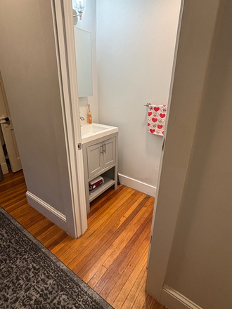 1st bathroom - 1 bedroom in 3 bed apartment available!! :)