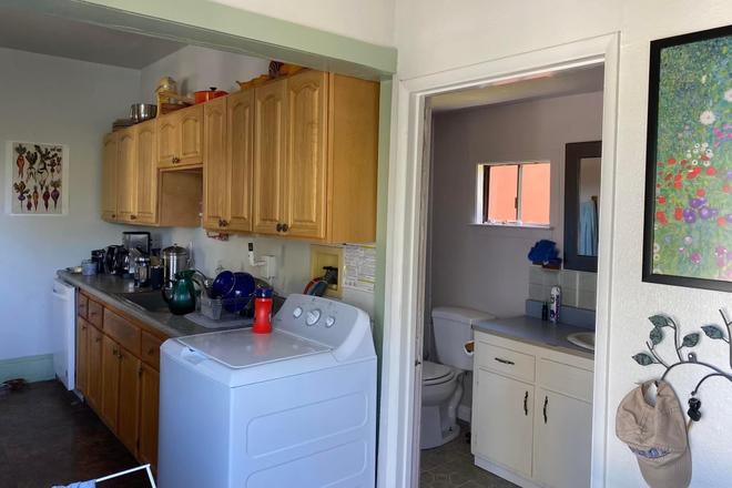 Kitchen/Laundry - 1 bedroom open in 4BR/2BA house on Emeryville/Oakland border