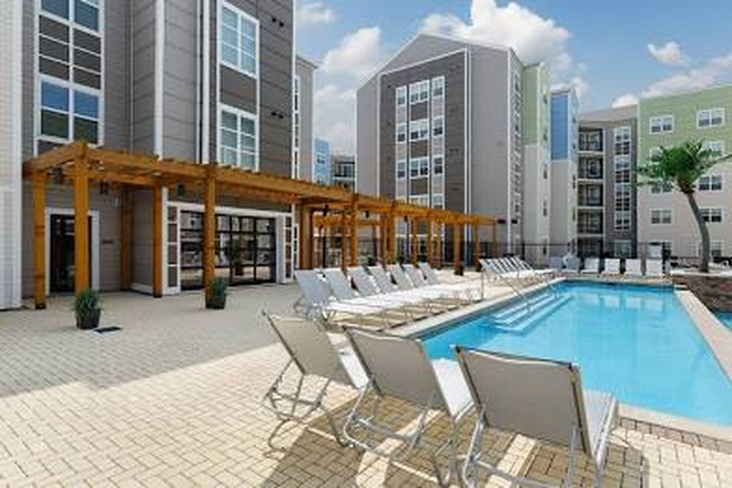 Pool - Lark Tuscaloosa Apartments