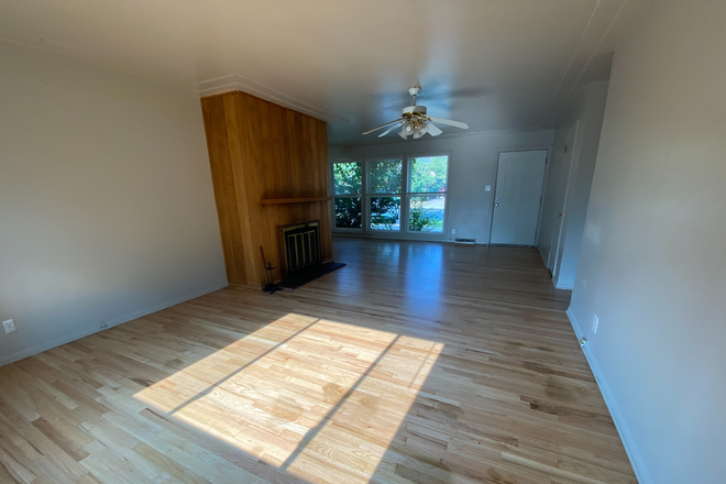 Living room - AUGUST PRELEASING: 460 S 41st St House