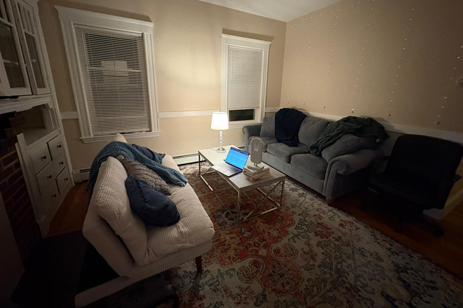 living room - Cozy room + house close to campus