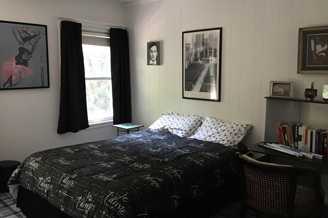 Paris Bedroom - Private Bedrooms in Beautiful Neighborhood (shared housing)
