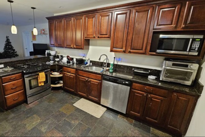 Kitchen - Summer Sublet 6 Bedroom & 2.5 Bathroom House on Greycliff Road in Brighton, MA!